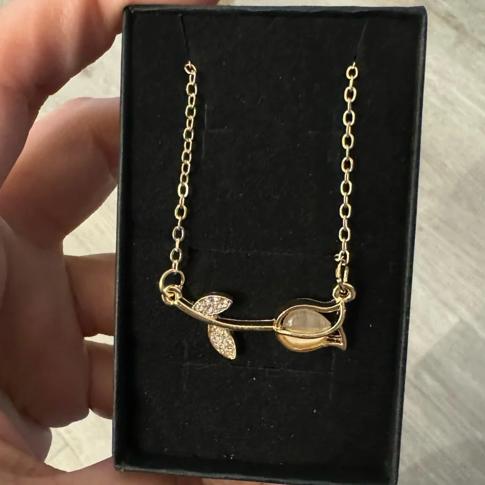 Necklace - Picture 2 of 2